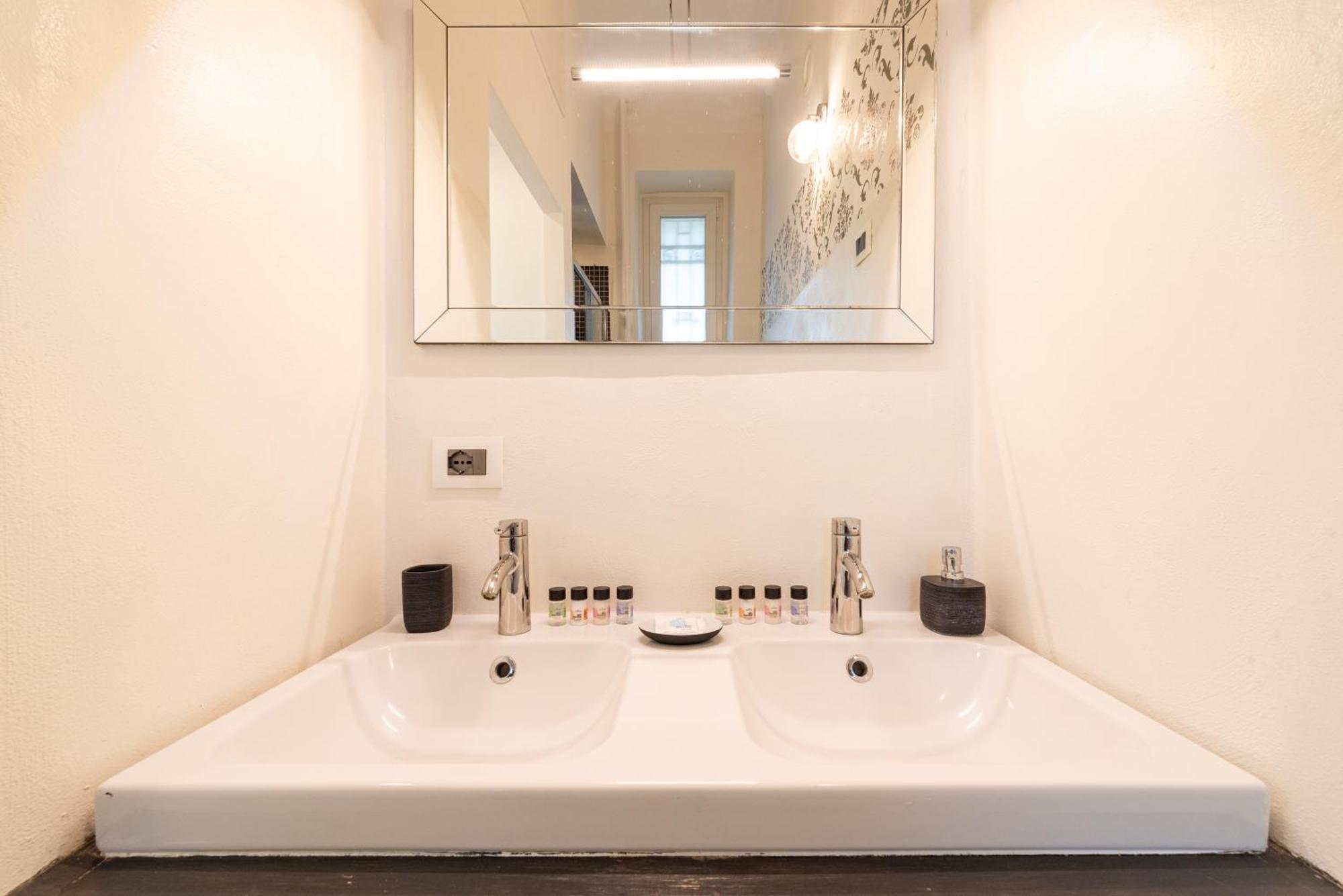 10' Duomo & Central Station Large Apartment Milano Dış mekan fotoğraf